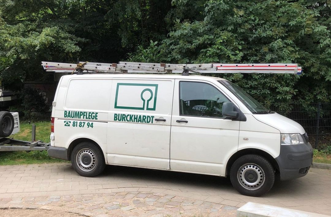 Fahrzeug von Burckhardt Baumpflege in Hamburg Rissen und den Elbvororten
